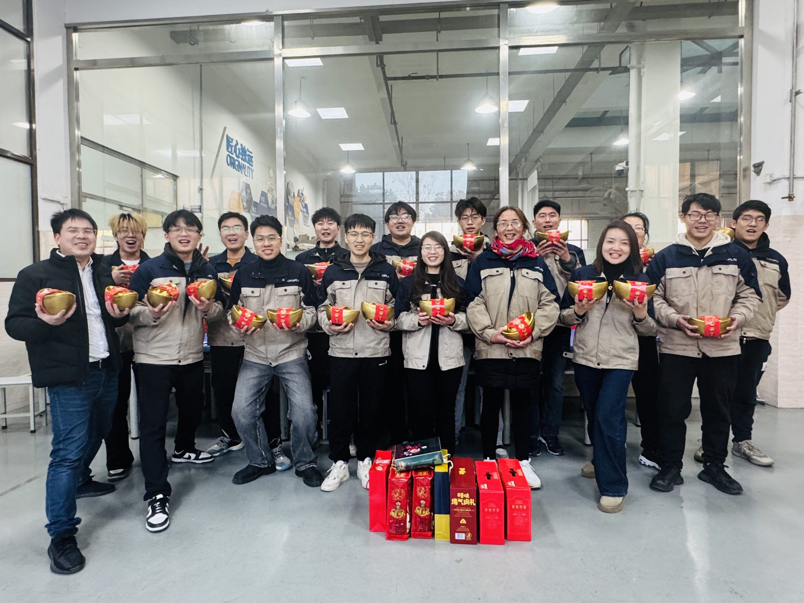 Distribute benefits to each employee during the New Year